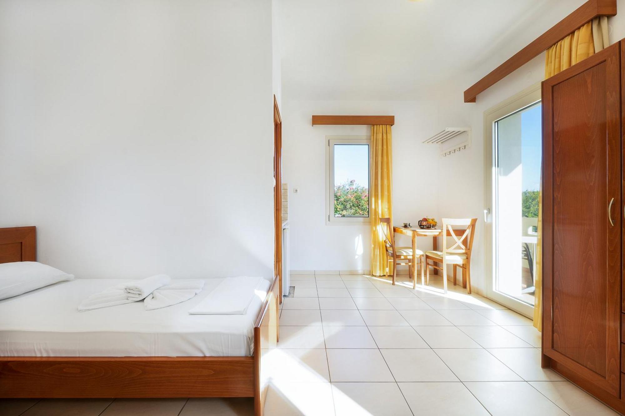 Georgina Apart otel Agia Marina Dış mekan fotoğraf